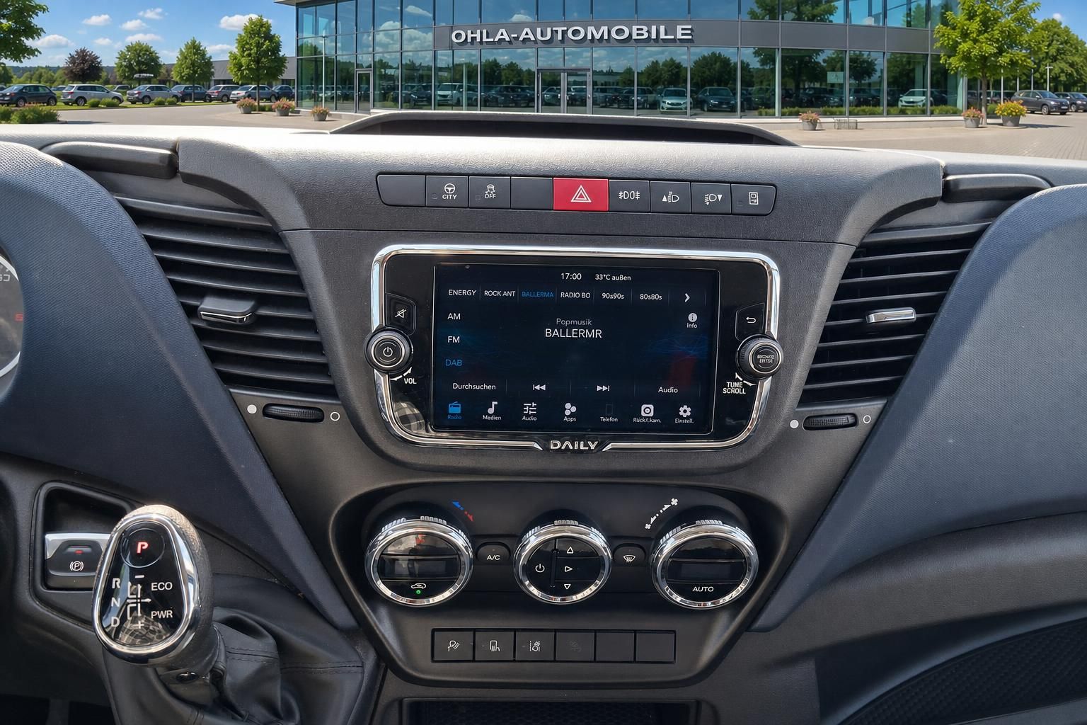 IVECO Daily Mittelkonsole mit Infotainment und Klimabedienung