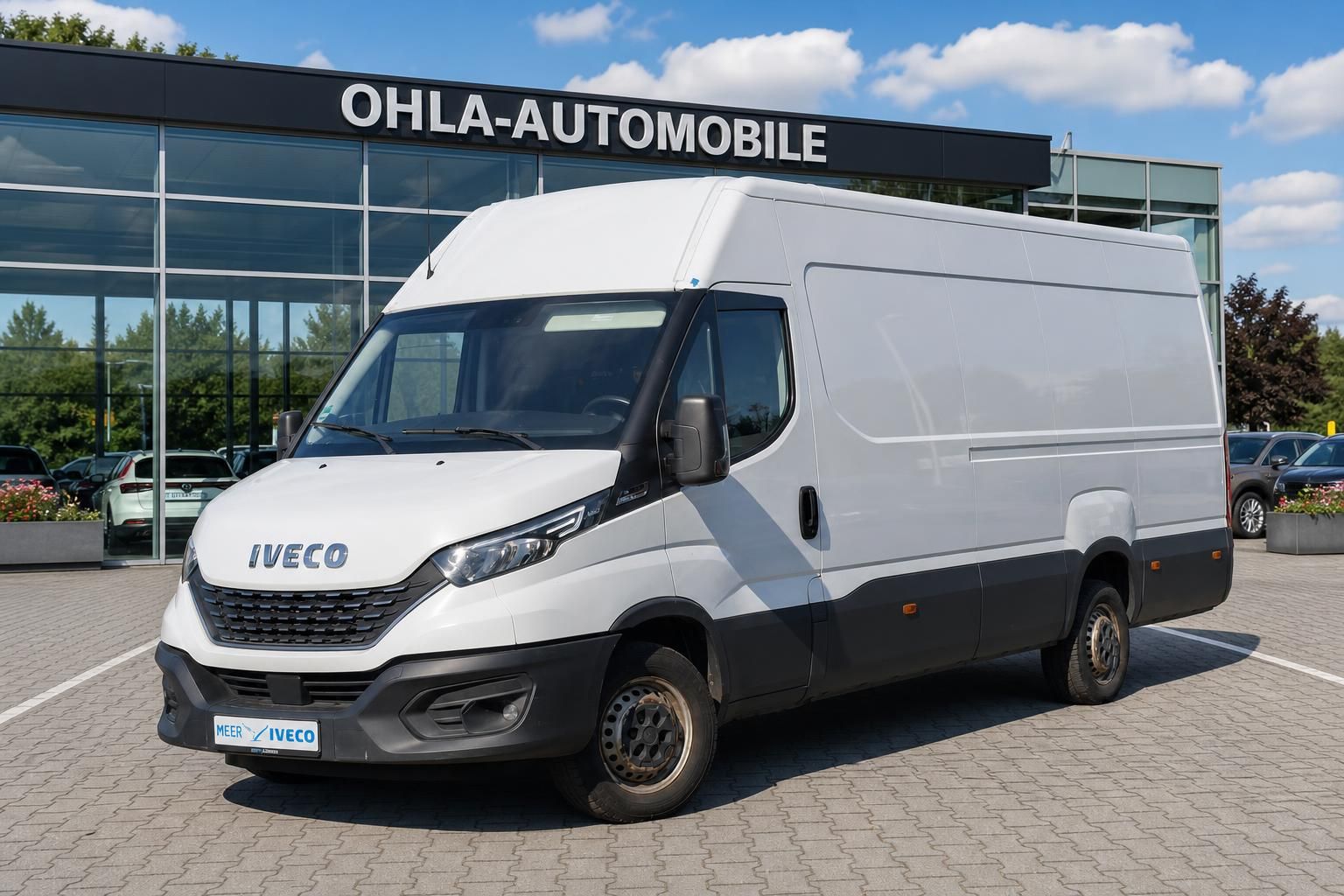 IVECO Daily Kastenwagen weiß, Frontansicht bei OHLA-Automobile