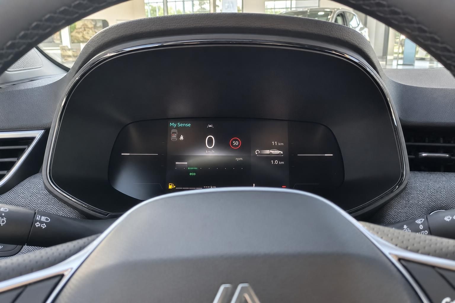Renault digitales Kombiinstrument mit Geschwindigkeitsanzeige und Fahrassistenzsystem My Sense