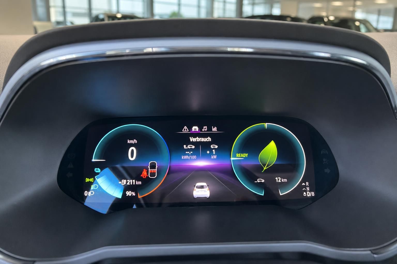 Digitales Kombiinstrument Elektroauto mit Verbrauchsanzeige und Reichweiteninformationen