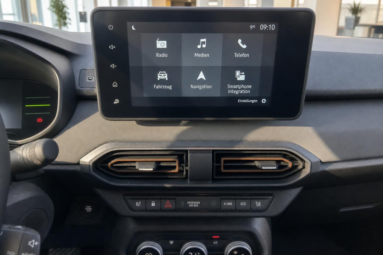 Dacia Infotainment-System mit Touchscreen und Navigation im Armaturenbrett