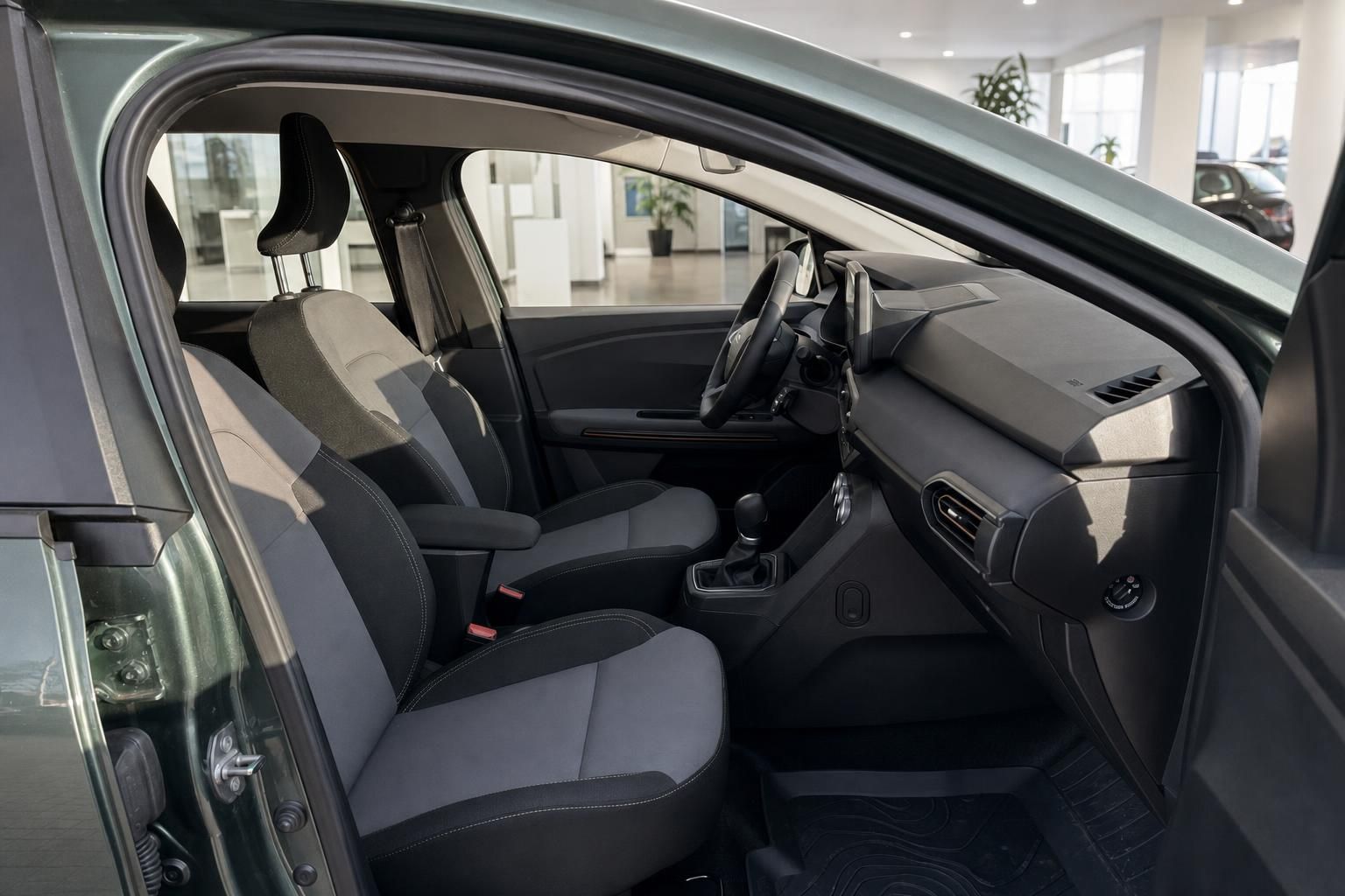 Dacia Jogger Cockpit und Innenraum - Armaturenbrett mit Mittelkonsole und Sitze