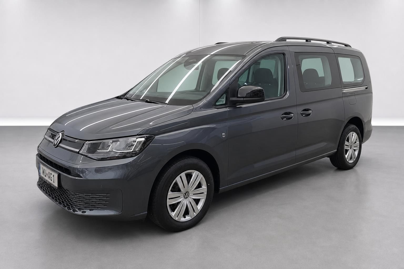 VW Caddy grau Frontansicht seitlich Neuwagen im Studio