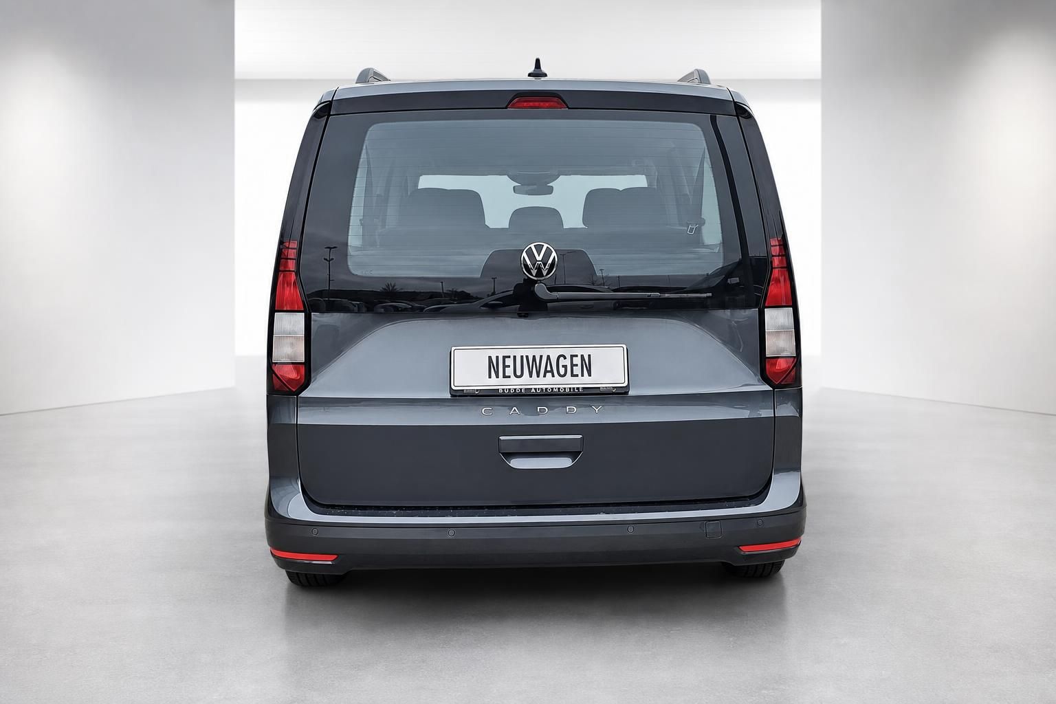 VW Caddy grau, Heckansicht frontal mit Rücklichtern