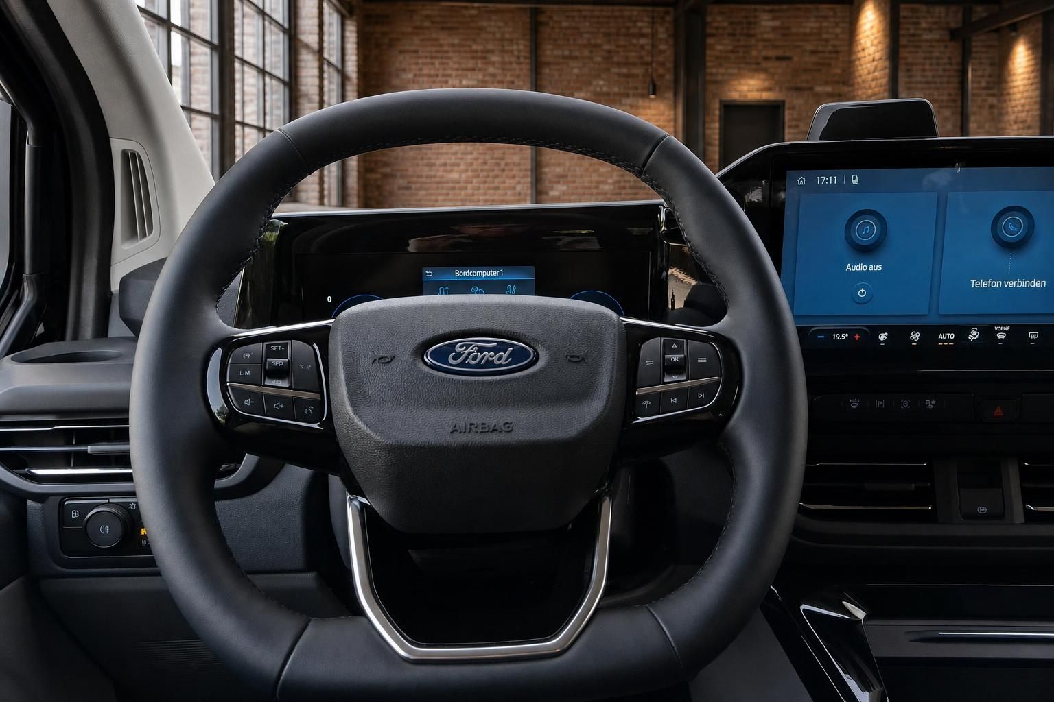 Ford Lenkrad Nahaufnahme mit Multifunktionstasten und Display