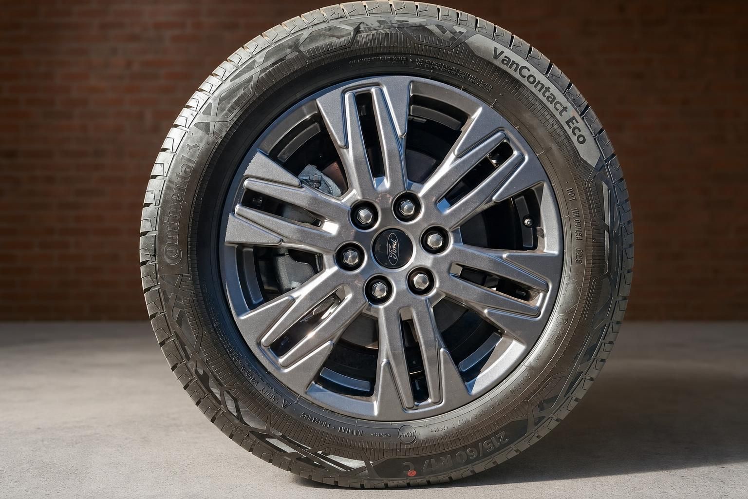 Ford Leichtmetallfelge mit Continental VanContact Eco Reifen im Detail