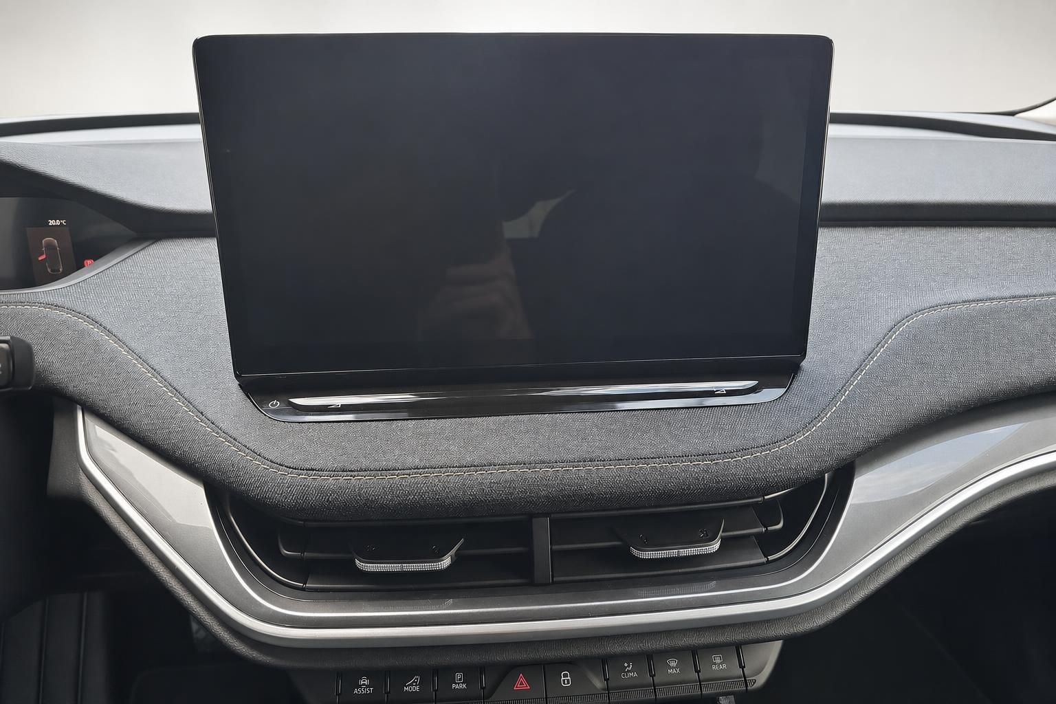 Nahaufnahme Touchscreen Display und Lüftungsdüsen im Skoda Innenraum