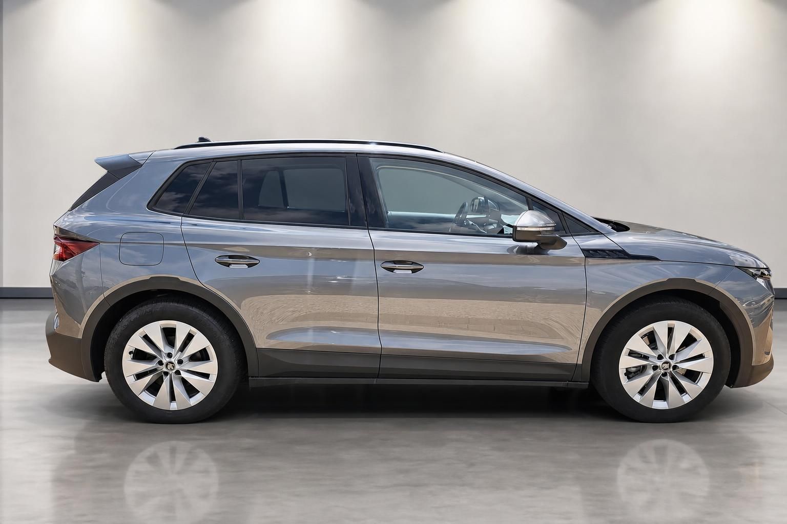 Skoda Elroq Seitenansicht in grau-braun, Elektro-SUV Neuwagen
