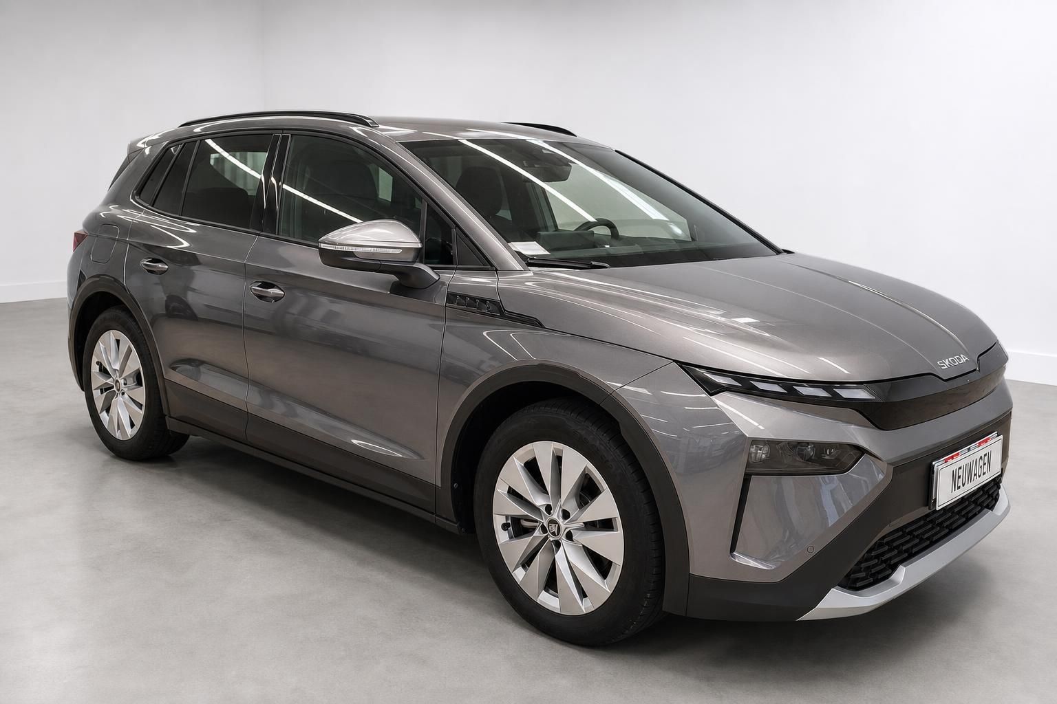 Skoda Elroq Frontschraegansicht in grau, Neuwagen Elektro-SUV