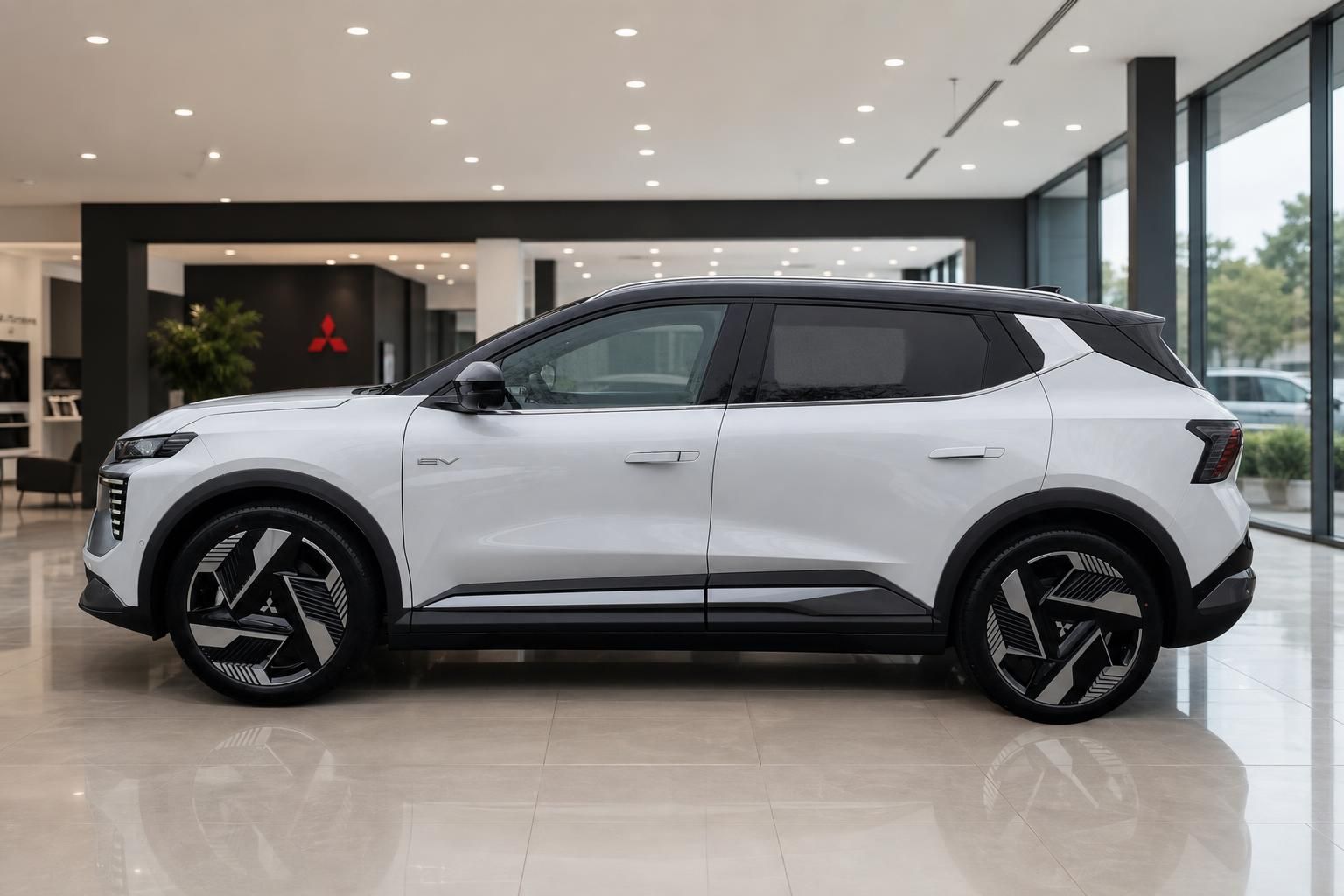Mitsubishi Eclipse Cross EV weiß, Seitenansicht im Autohaus