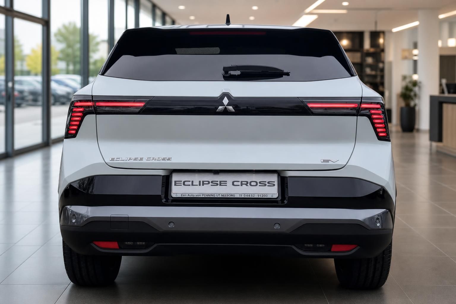 Mitsubishi Eclipse Cross EV weiß, Heckansicht mit Kennzeichen
