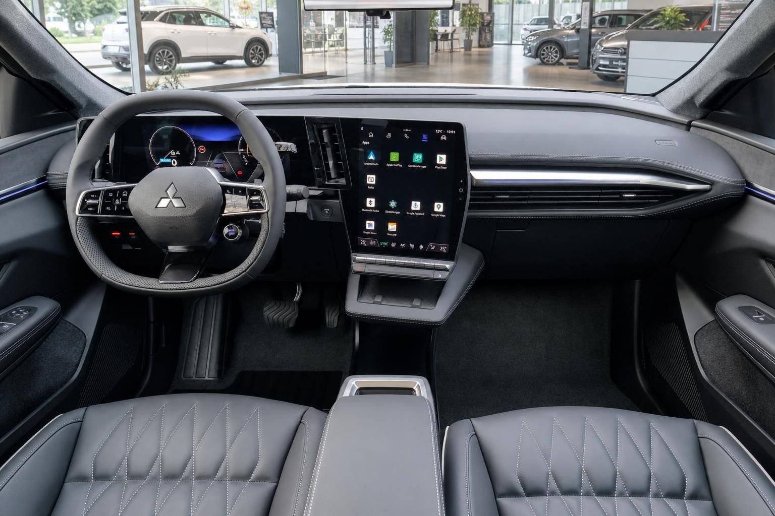 Mitsubishi Cockpit-Ansicht mit Lenkrad, Touchscreen und Vordersitzen