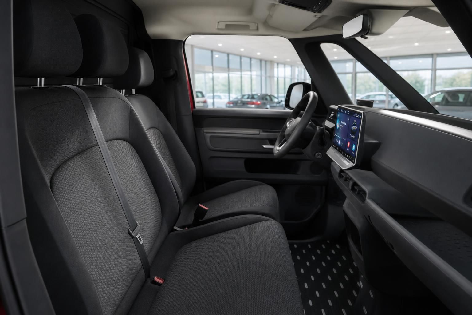 VW ID. Buzz Cargo Innenraum – Fahrersitz, Lenkrad und Touchscreen-Infotainment