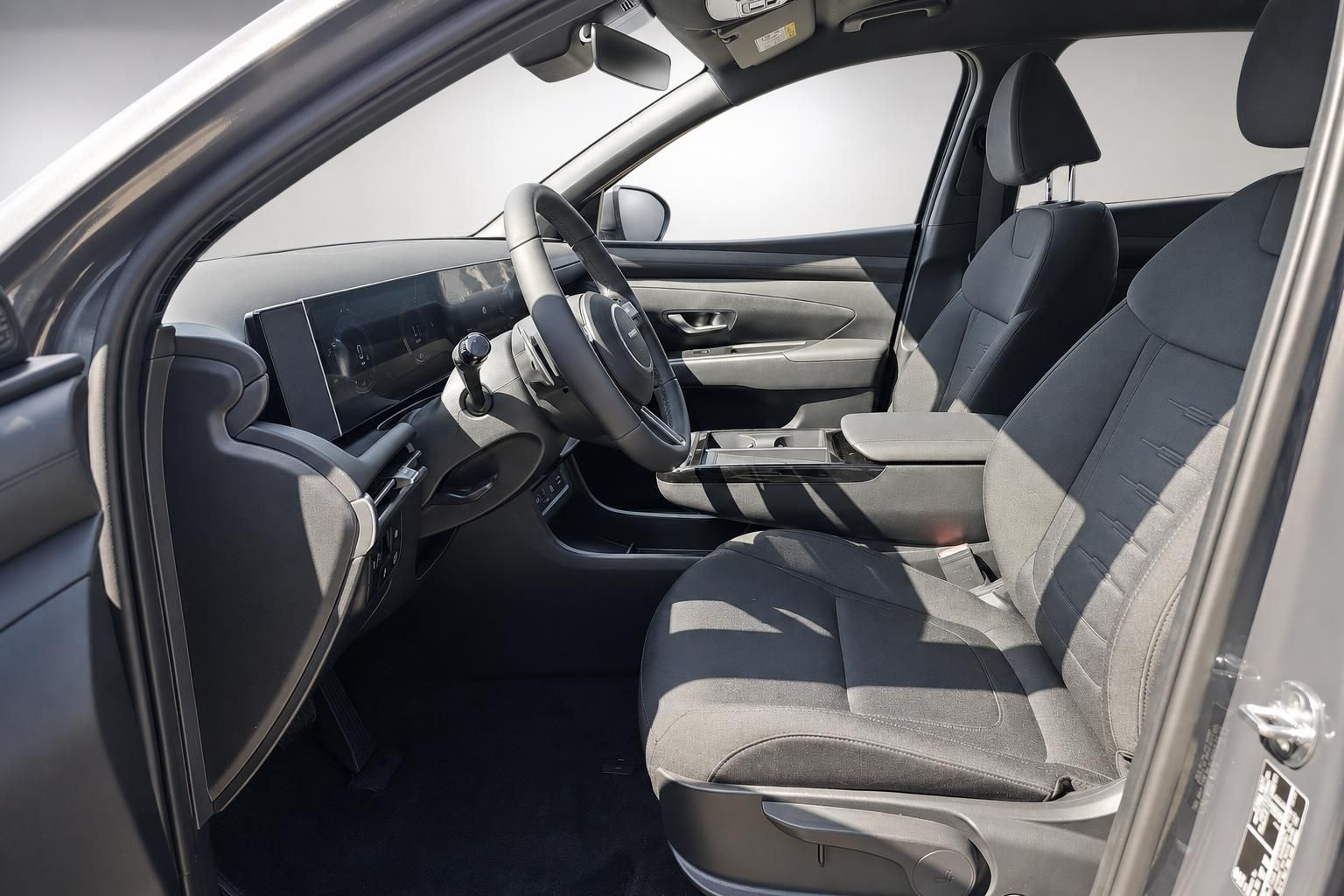Hyundai Innenraum Fahrersitz und Cockpit mit Stoffpolster
