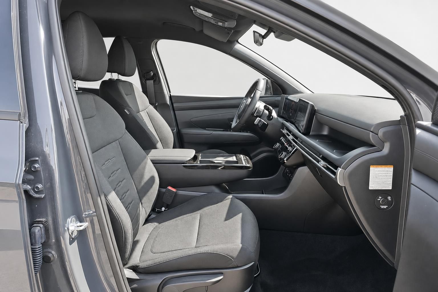 Hyundai Innenraum Vordersitze und Armaturenbrett Seitenansicht