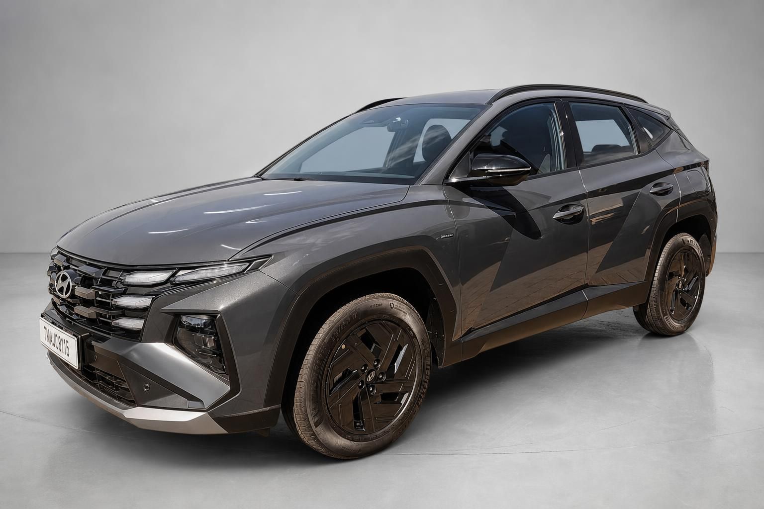 Hyundai Tucson SUV Grau, Seitenansicht schraeg vorne