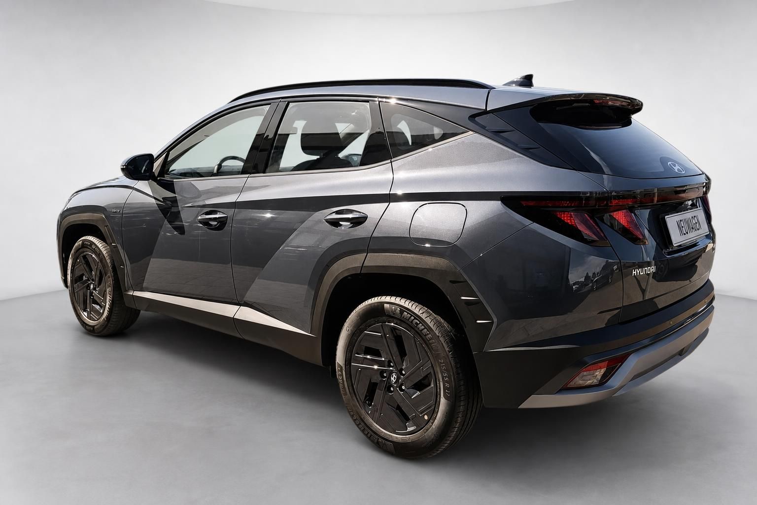 Hyundai Tucson SUV, Heckansicht schraeg im Studio