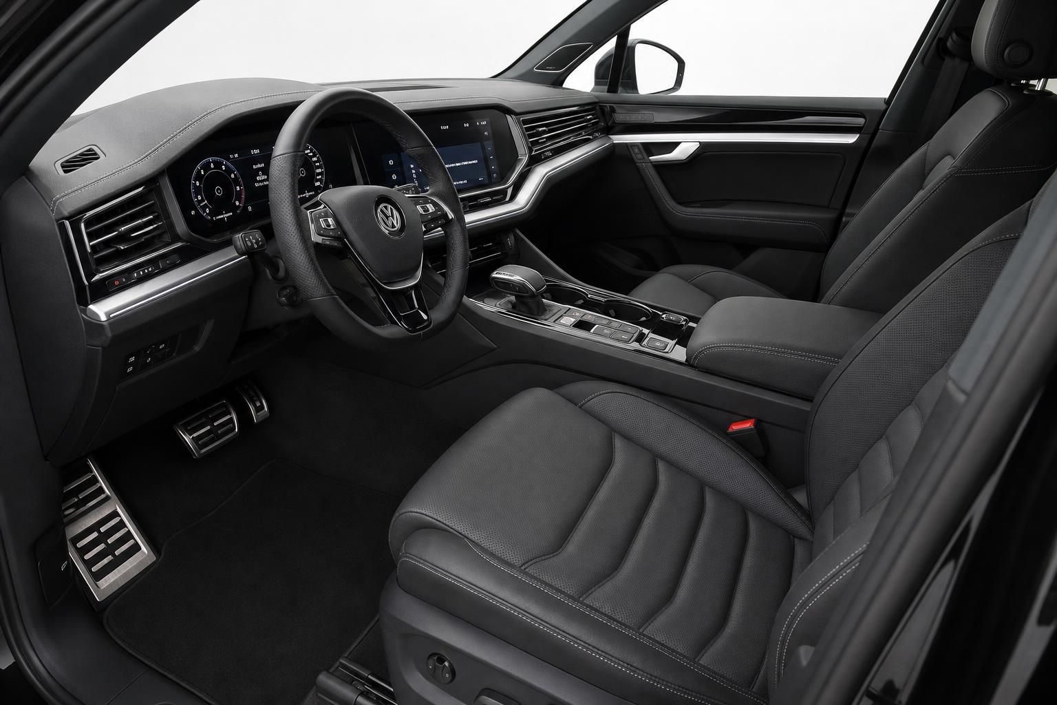 VW Touareg Innenraum Cockpit mit Lederausstattung und Lenkrad