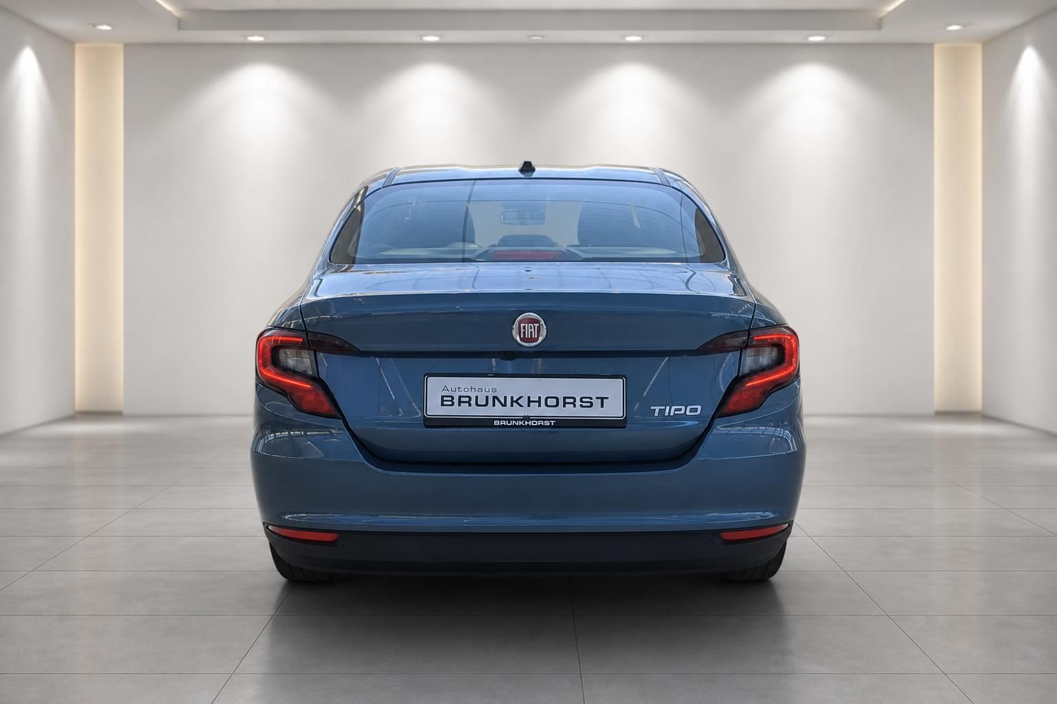 Fiat Tipo Limousine blau Heckansicht im Autohaus Brunkhorst