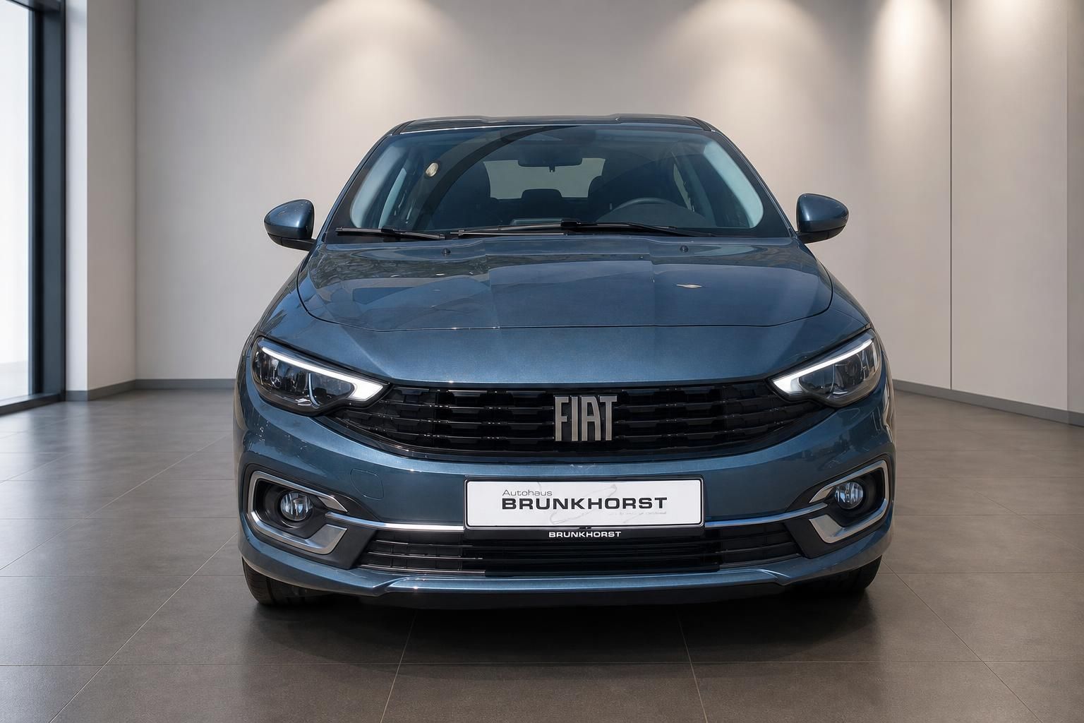 Fiat Tipo Limousine blau Frontansicht gerade im Autohaus Brunkhorst