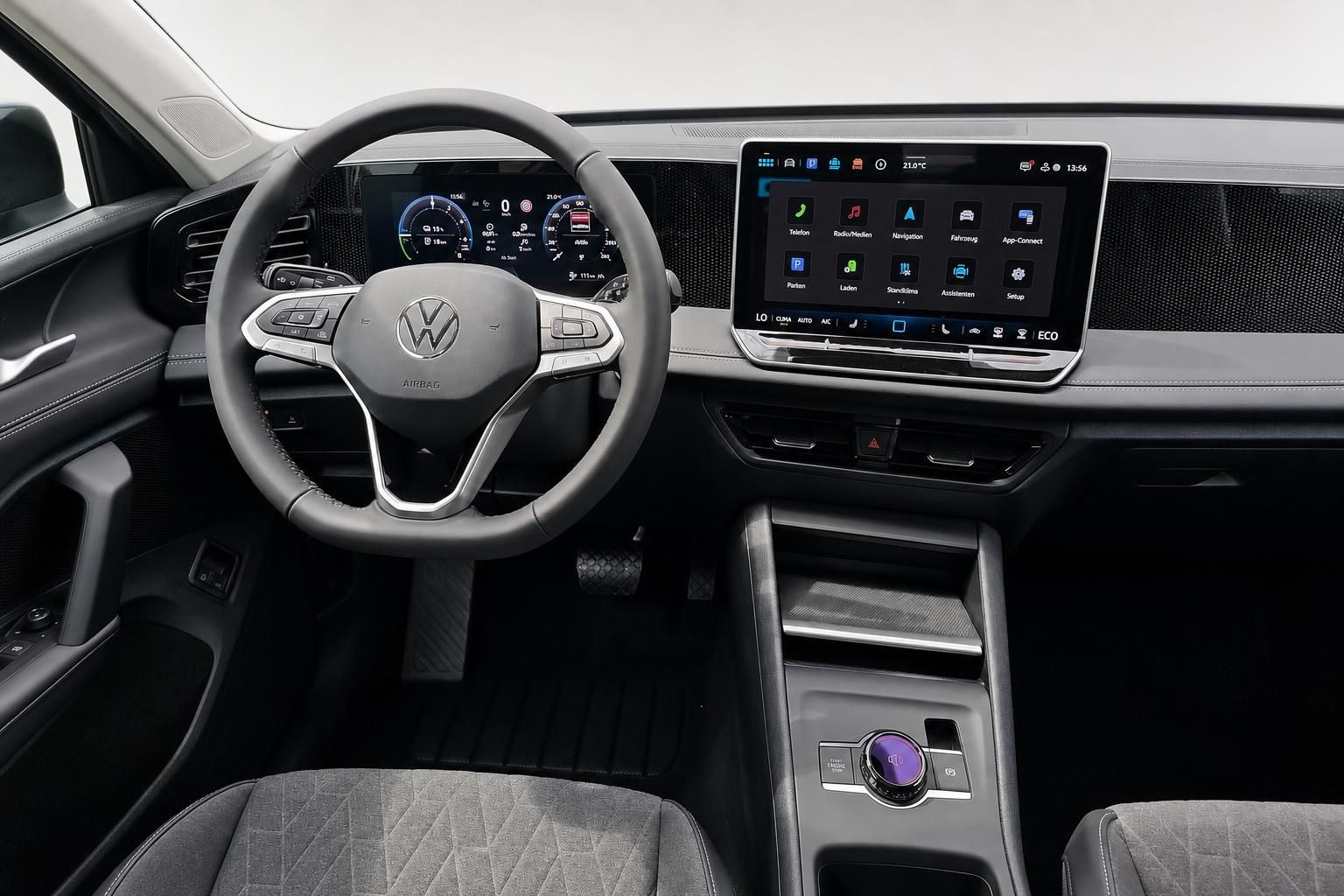 VW Tiguan Cockpit mit Lenkrad und digitalem Display
