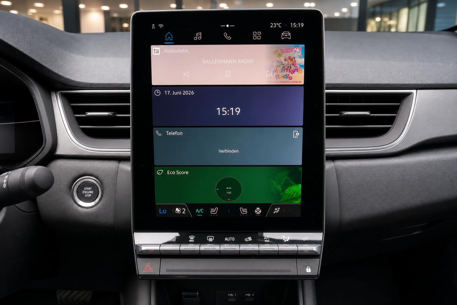 Renault Touchscreen Infotainmentsystem mit Start-Stopp-Knopf und Klimabedienteil