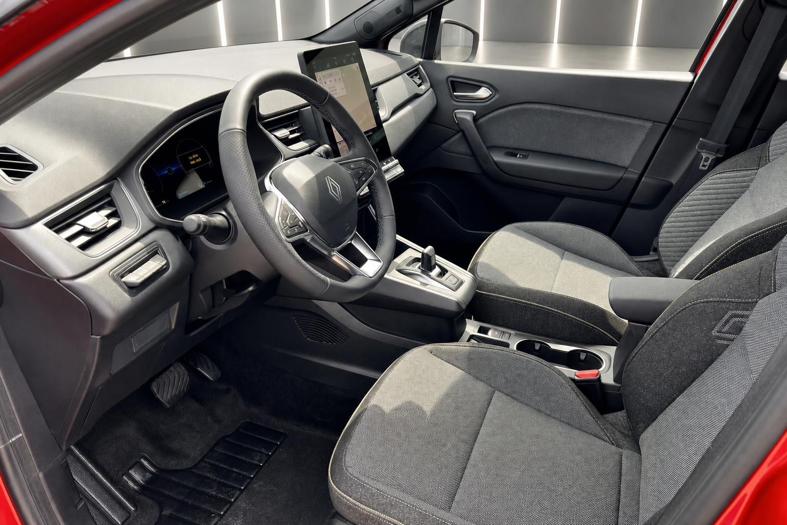 Renault Captur Innenraum Cockpit Fahrersicht mit Lenkrad und Armaturenbrett