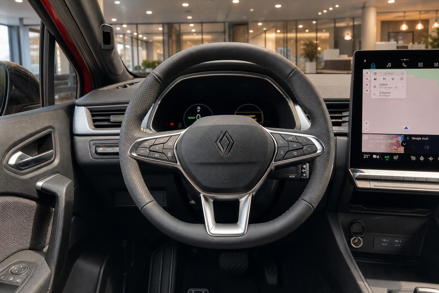Renault Fahrzeug Innenraum mit Lenkrad, digitalem Display und modernem Cockpit Design