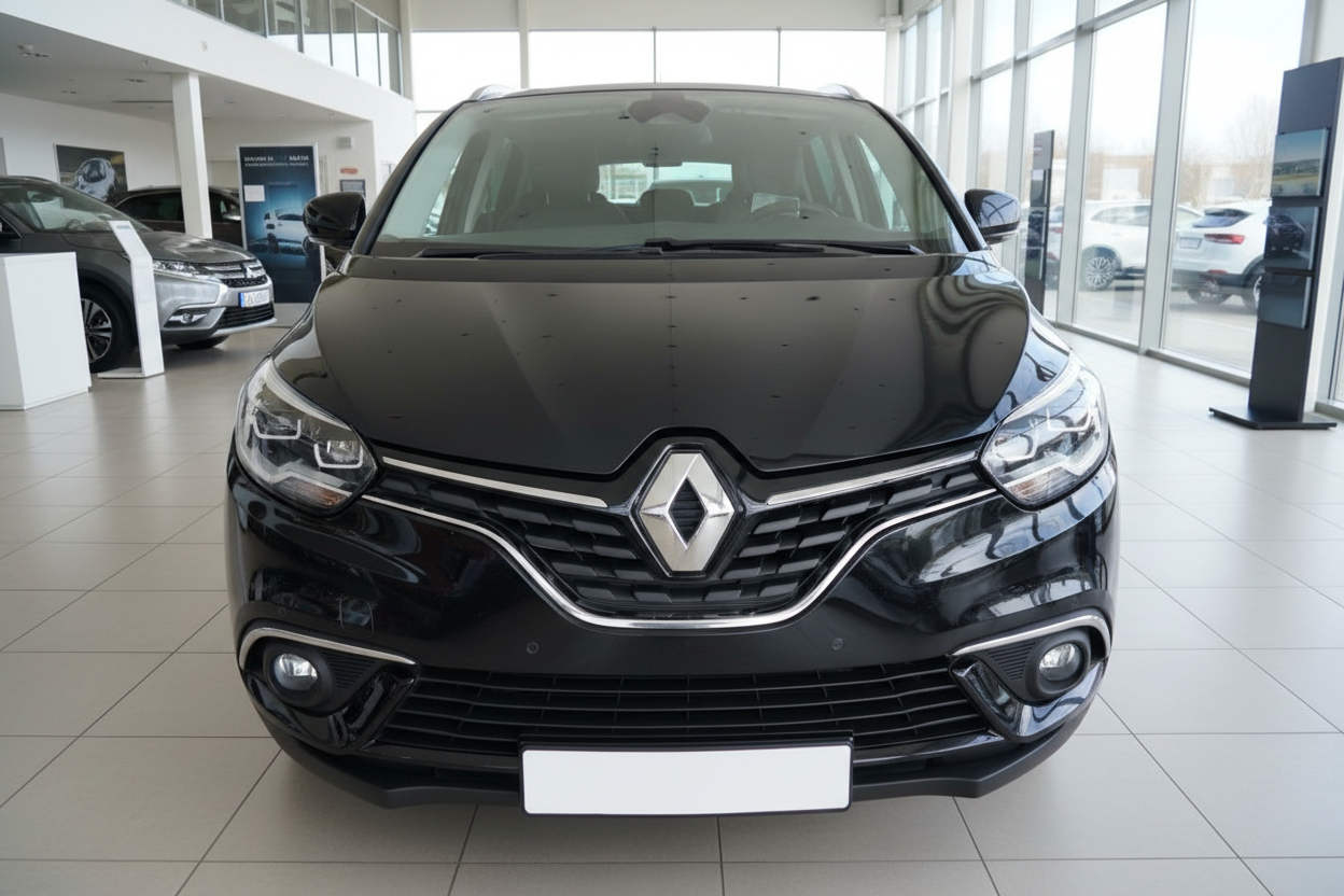 Schwarzer Renault Grand Scenic Frontansicht im Autohaus Showroom