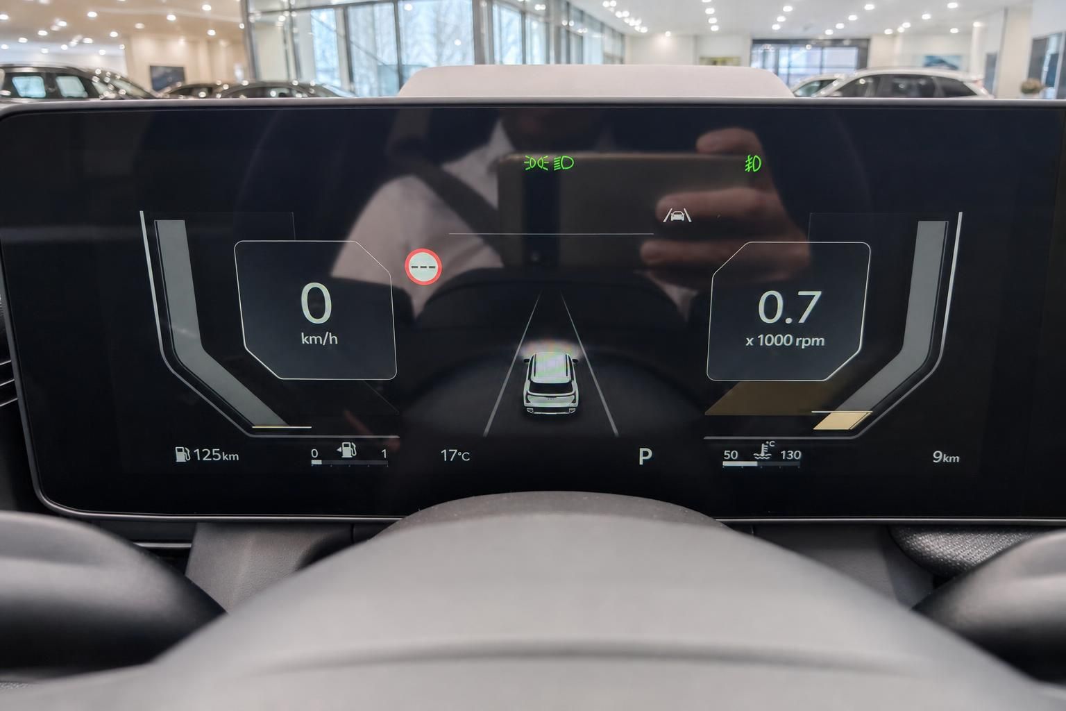 Kia Digitales Kombiinstrument mit Tacho und Fahrassistenzanzeige