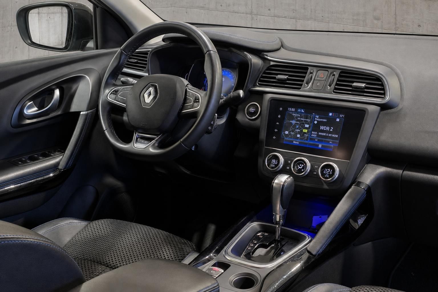 Renault Kadjar Cockpit mit Lenkrad und Touchscreen Infotainment