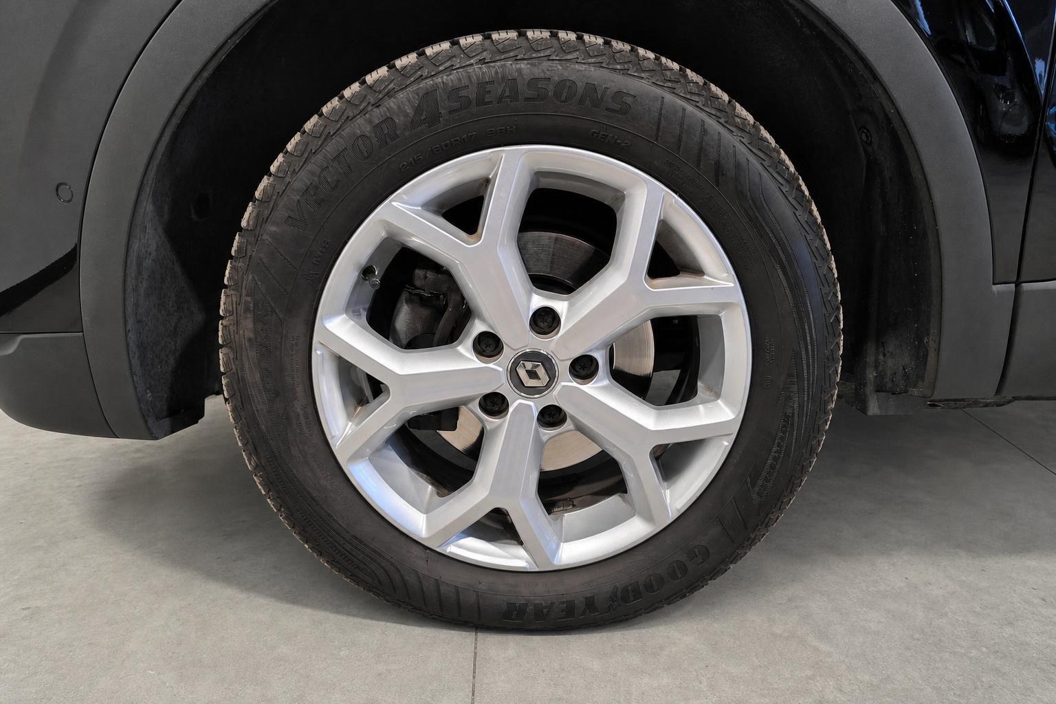 Renault Leichtmetallfelge mit Goodyear Reifen im Detail
