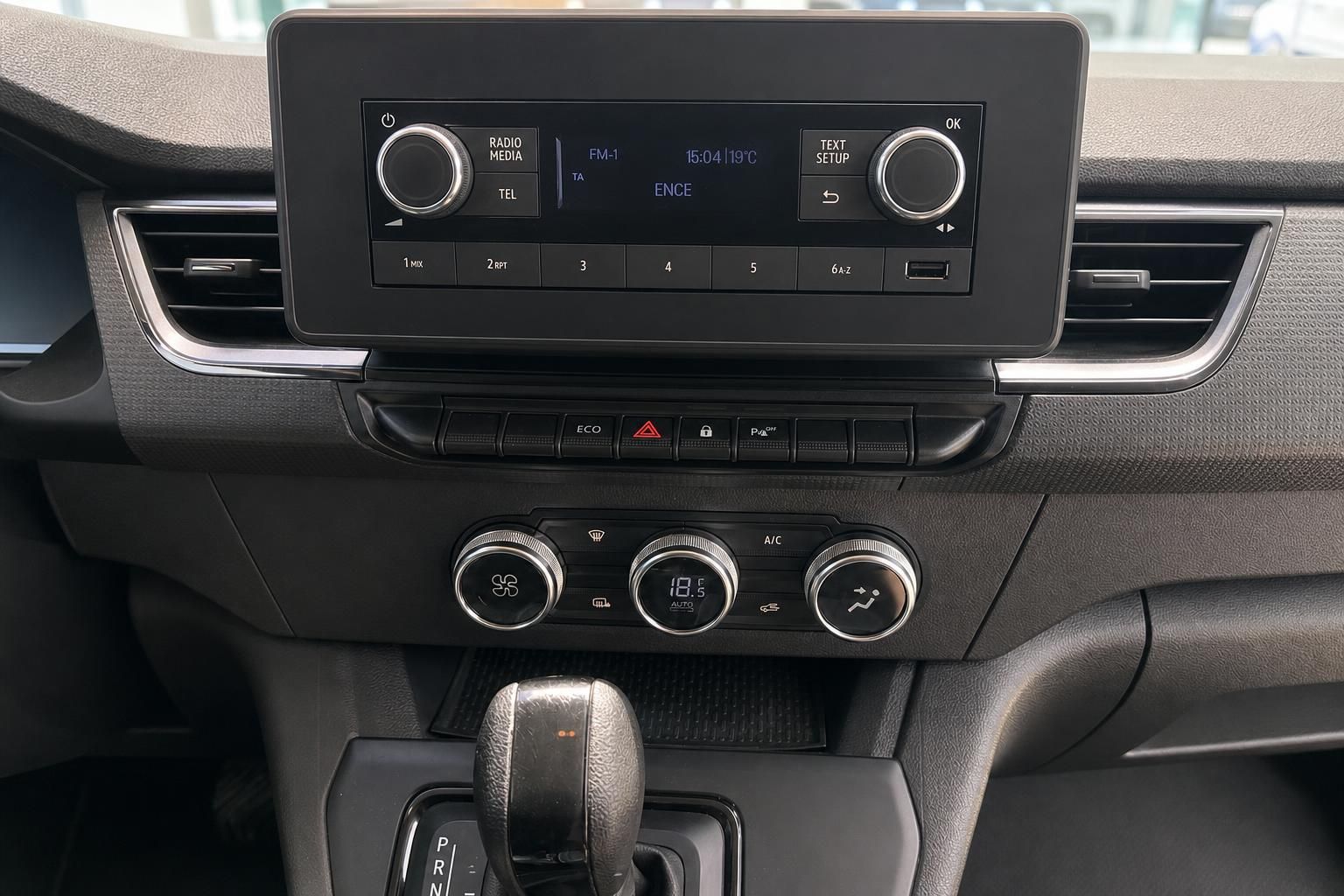 Fahrzeug Mittelkonsole - Radio, Klimaanlage und Automatikgetriebe Schaltknauf