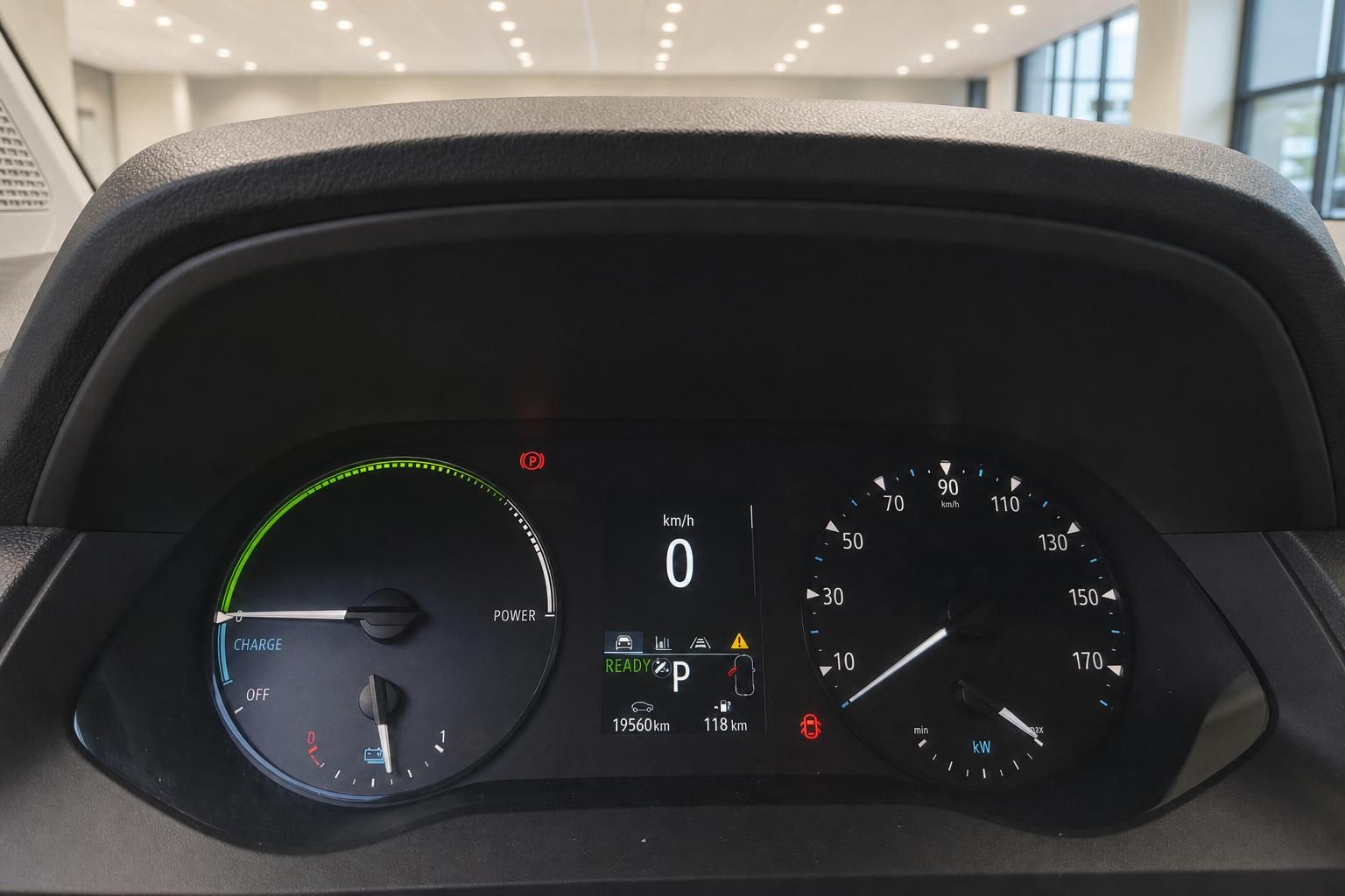 Modernes Elektrofahrzeug Armaturenbrett mit digitaler Geschwindigkeitsanzeige und Batterieladeanzeige