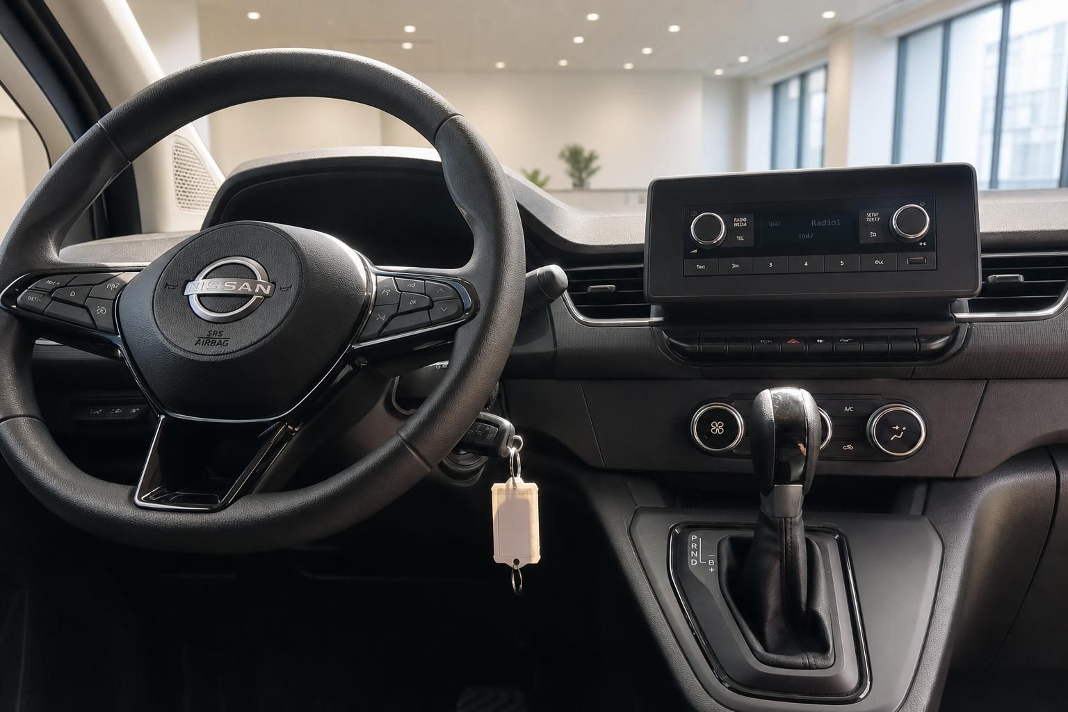 Nissan Armaturenbrett mit Touchscreen-Display und Multifunktionslenkrad - modernes Cockpit