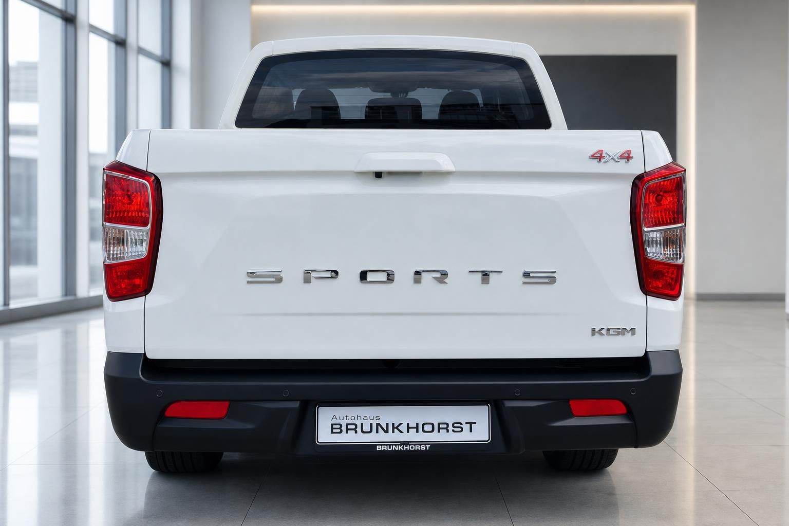 KGM Sports Pickup weiss Heckansicht 4x4 im Autohaus Brunkhorst
