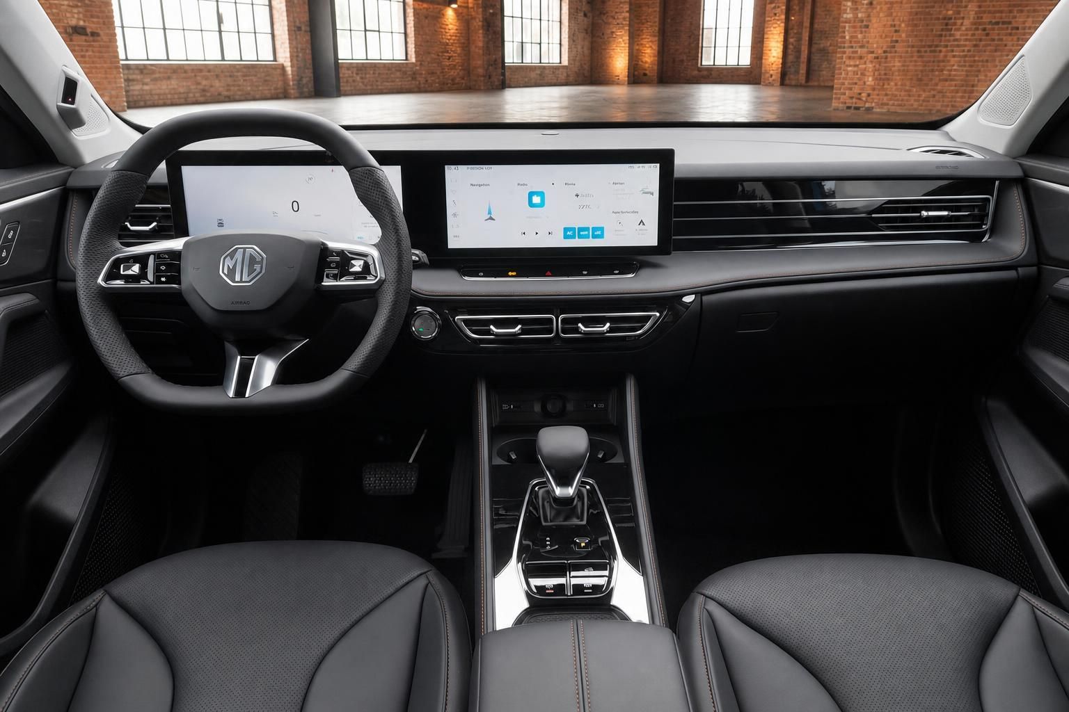 MG Cockpit mit digitalem Kombiinstrument, großem Touchscreen und Lenkrad in schwarzem Leder
