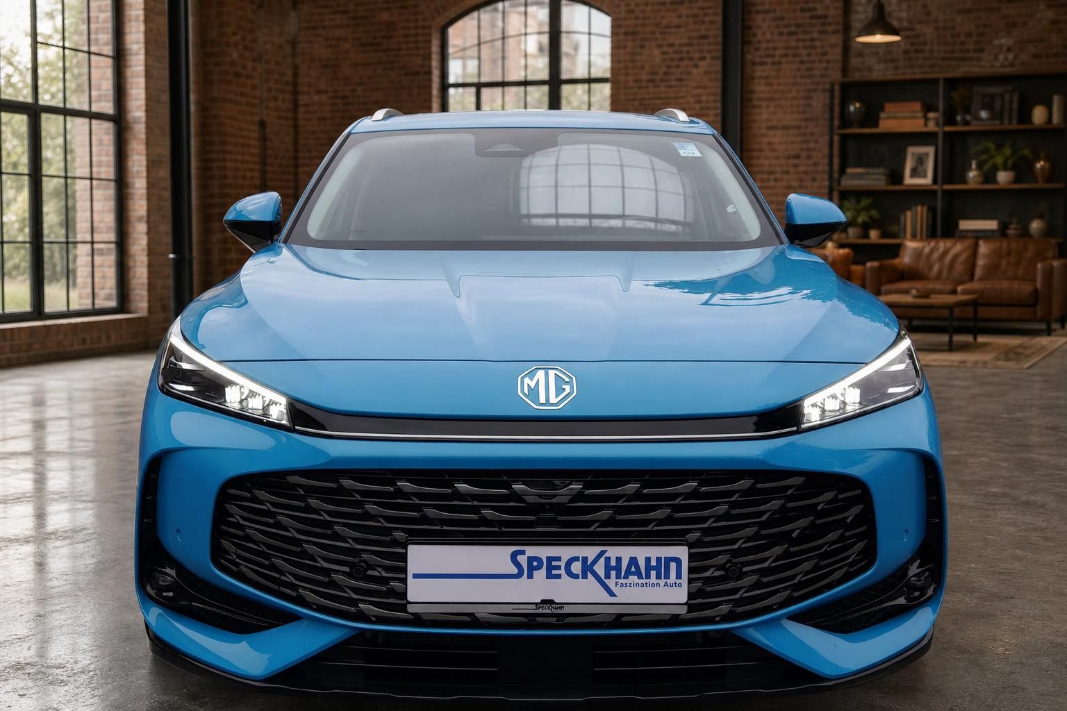 MG SUV blau – Frontansicht mit MG-Logo, LED-Scheinwerfer und Speckhahn Händlerkennzeichen