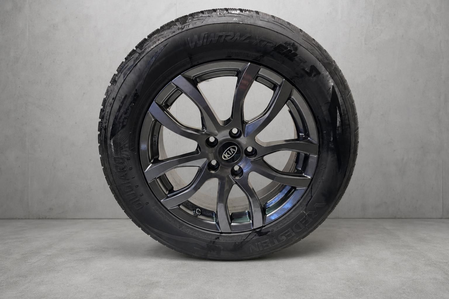 Kia Leichtmetallfelge mit Vredestein Winterreifen im Detail