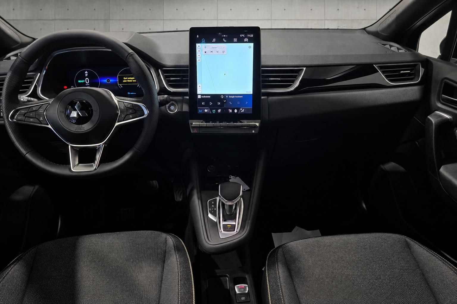 Mitsubishi Armaturenbrett mit Navigationssystem und Automatikschalthebel