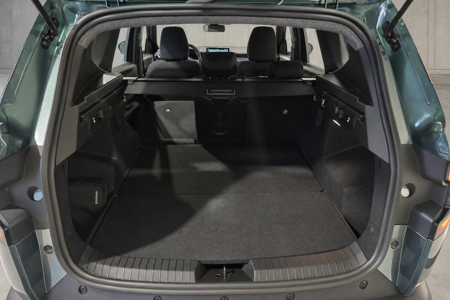 Dacia Bigster Kofferraum mit umgeklappten Rueckbanken Ladevolumen