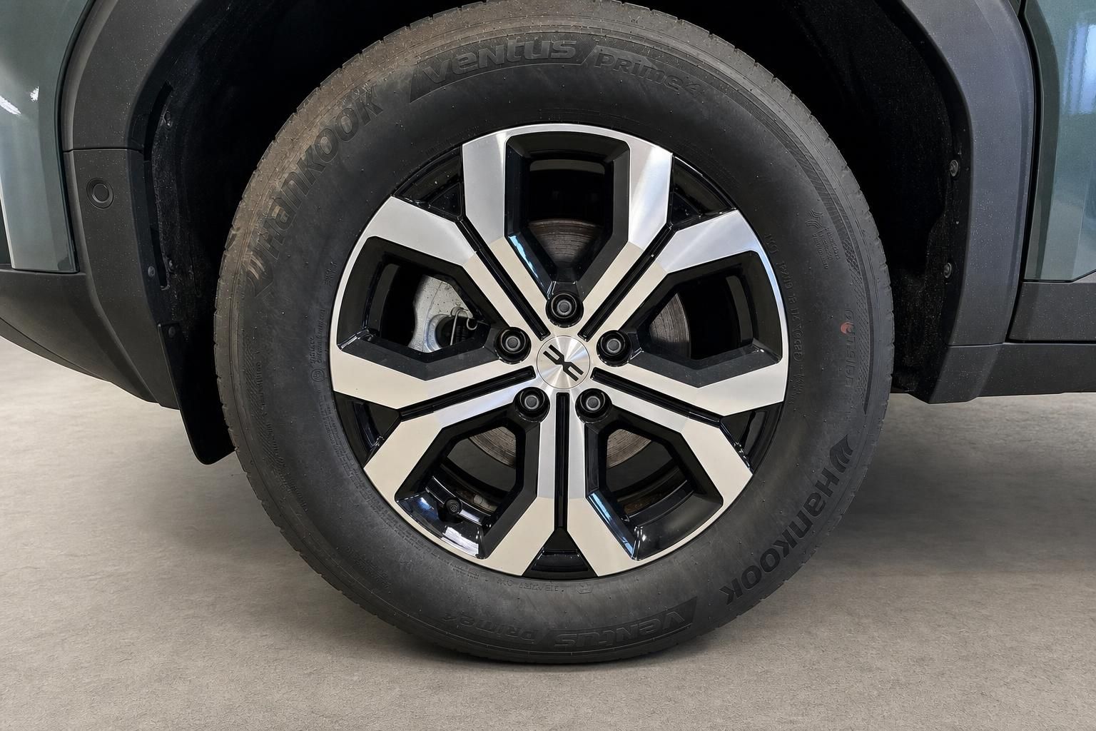 Dacia Bigster Leichtmetallfelge mit Hankook Reifen Nahaufnahme