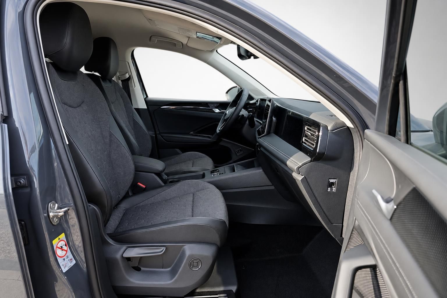 VW Tiguan Innenraum, Vordersitze und Cockpit im Detail