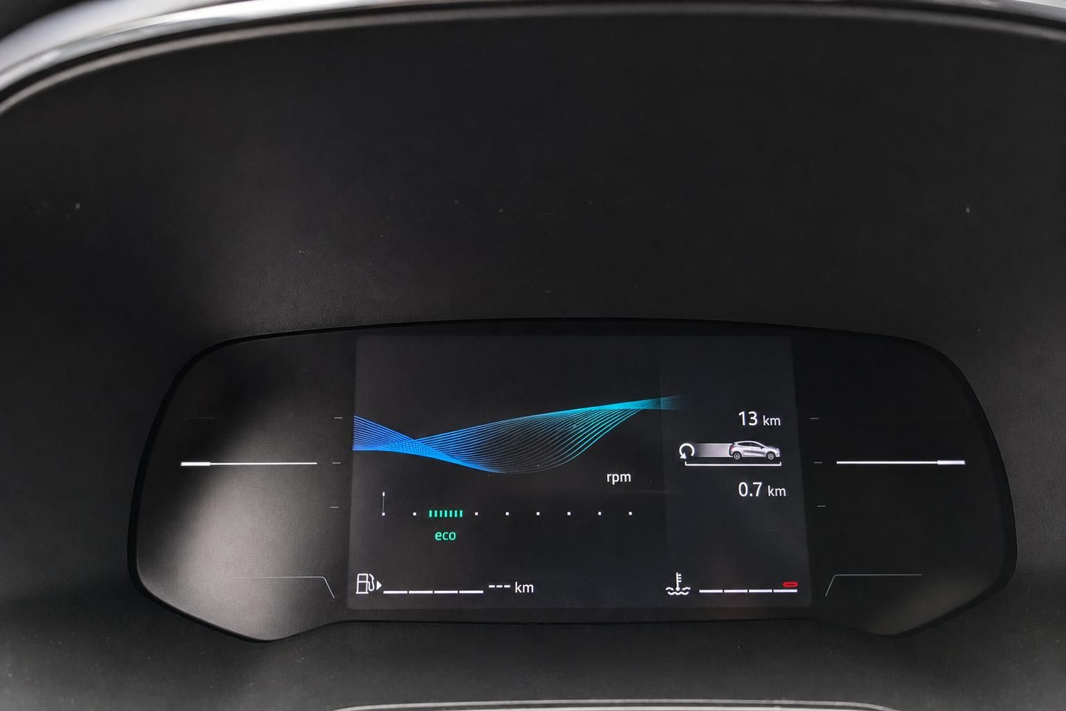 Digitales Kombiinstrument mit Eco-Modus Anzeige und Reichweiteninformationen