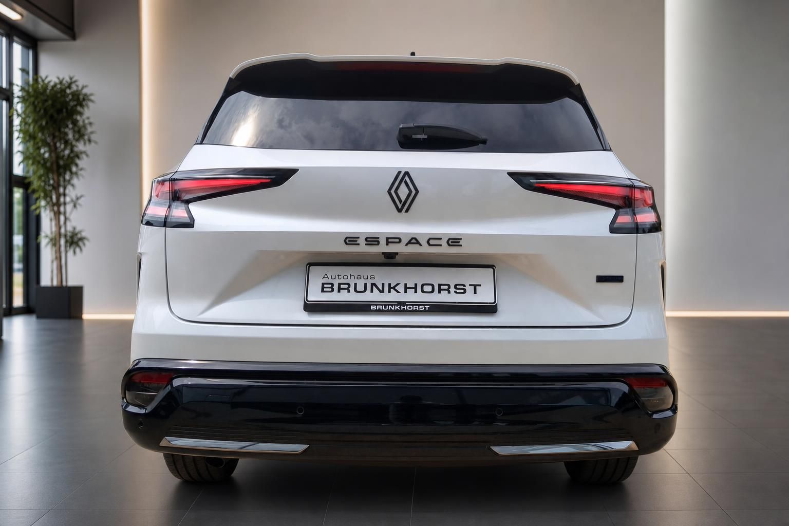 Renault Espace Heckansicht mit LED-Rückleuchten und ESPACE-Schriftzug