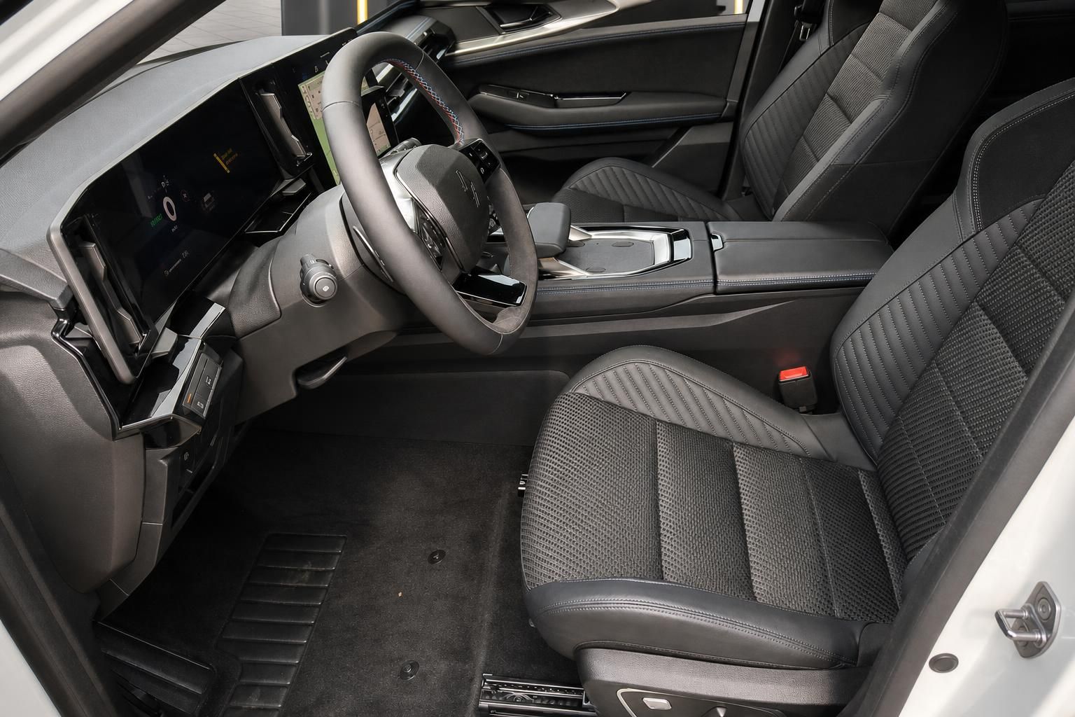 Renault Espace Innenraum mit modernen Sitzen und hochwertigem Interieur