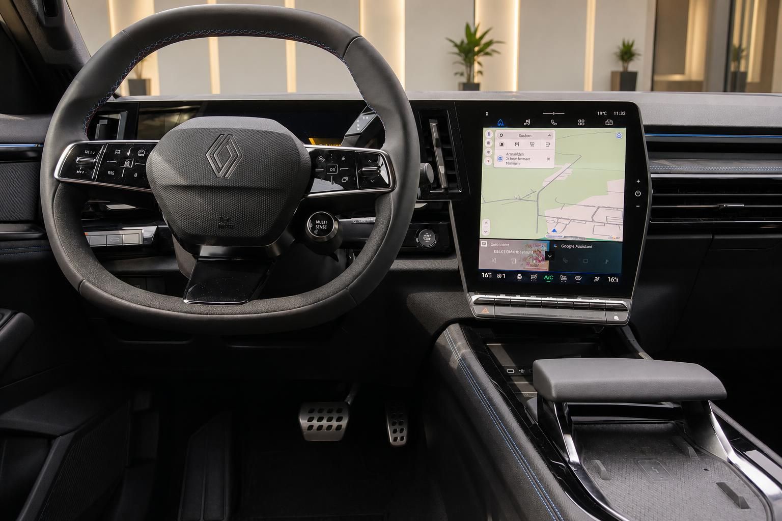 Renault Espace Cockpit mit digitalem Display und modernem Lenkrad