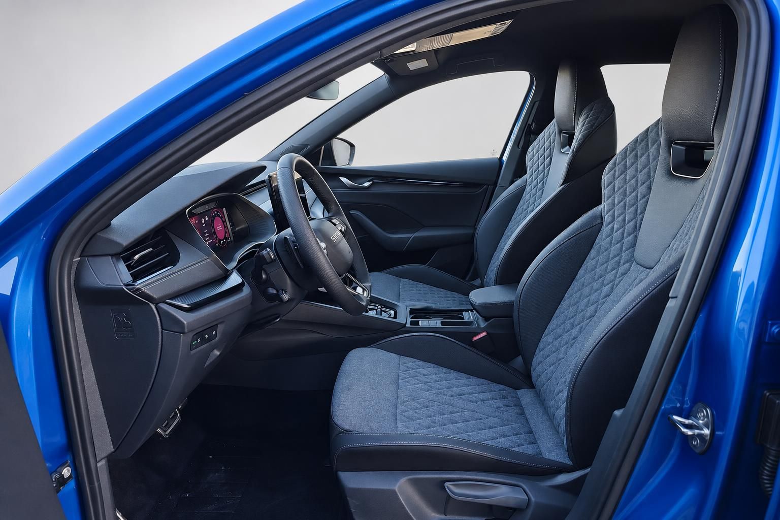 Skoda Octavia Innenraum, Vordersitze und Cockpit Detailansicht
