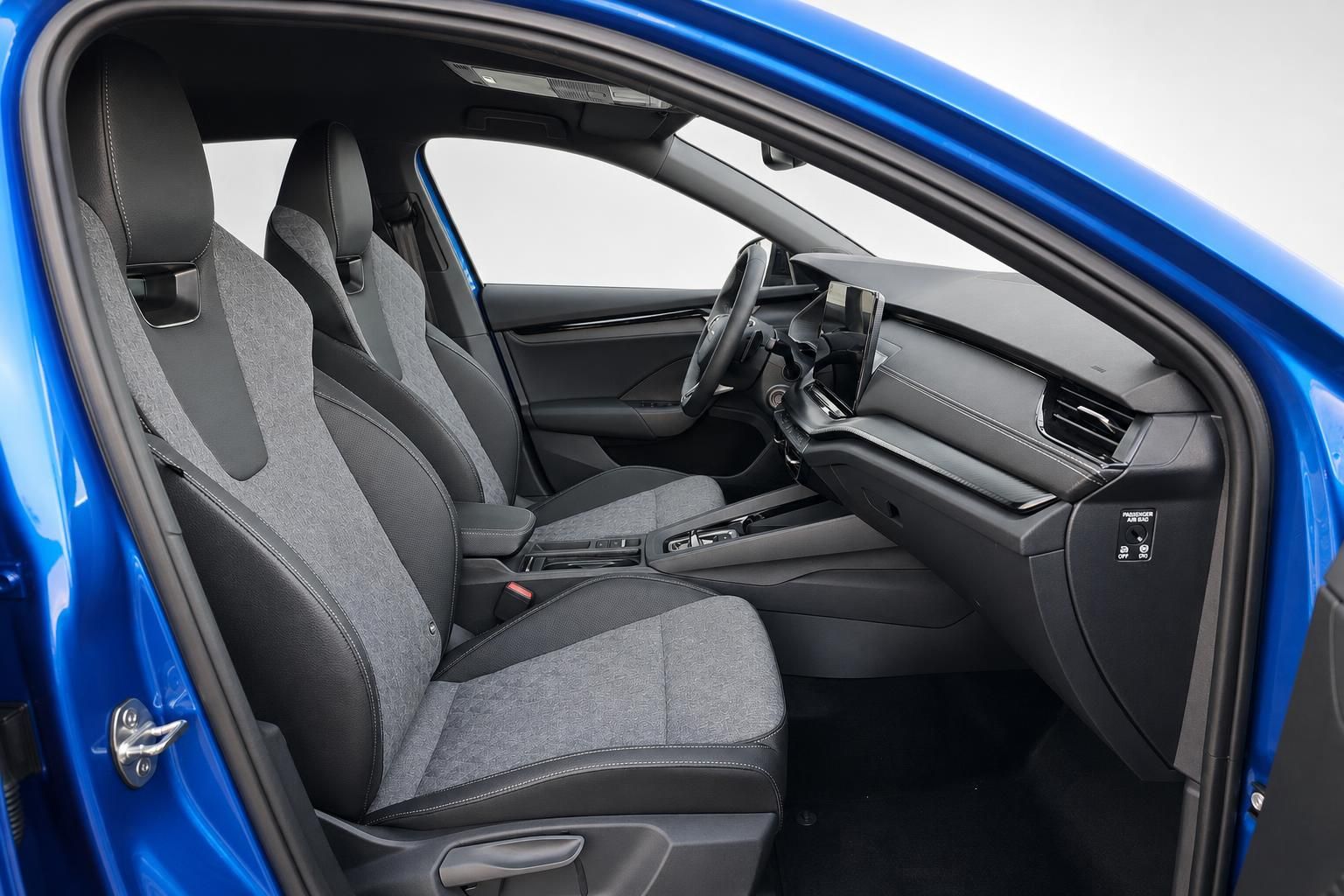 Skoda Octavia Innenraum, Blick auf Sitze und Armaturenbrett