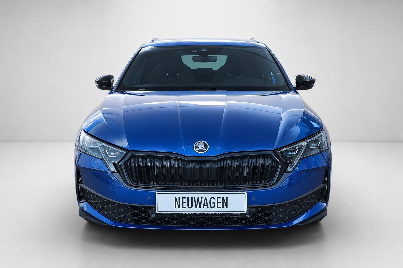 Skoda Octavia Combi blau, Frontansicht mit Kennzeichenhalter Neuwagen